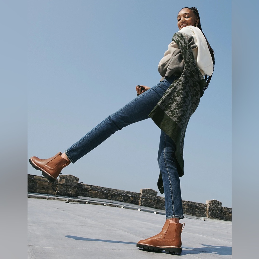 Madewell The Citywalk Lugsole Chelsea Boot  - English Saddle Brown Leather 10